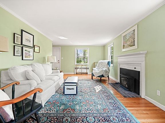 3rd image of 114 Cliff Rd