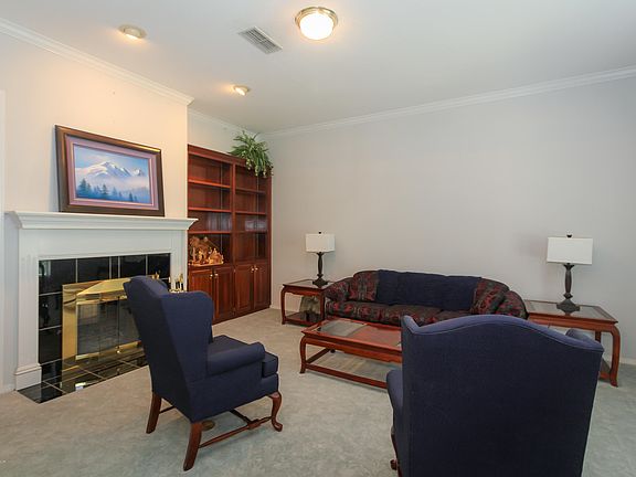 5th image of 6400 Claremont Dr
