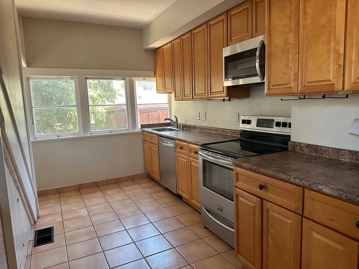 134 College — Photo 3