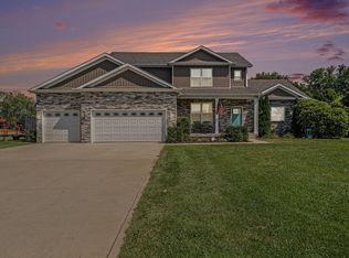 877 Farmview Dr, Valparaiso, IN 46383