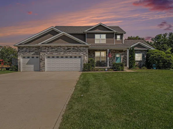 877 Farmview Dr, Valparaiso, IN 46383