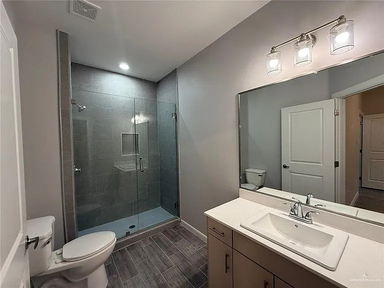 817 Dove Ave #2 — Photo 11