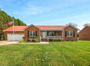 223 Hampton Estates Dr, Lexington, NC 27295