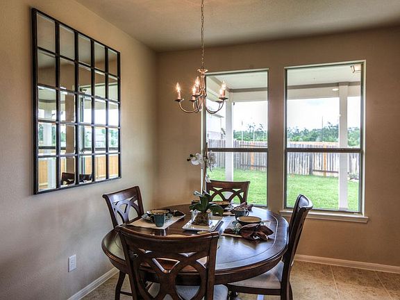 4th image of 332 Country Crossing Cir