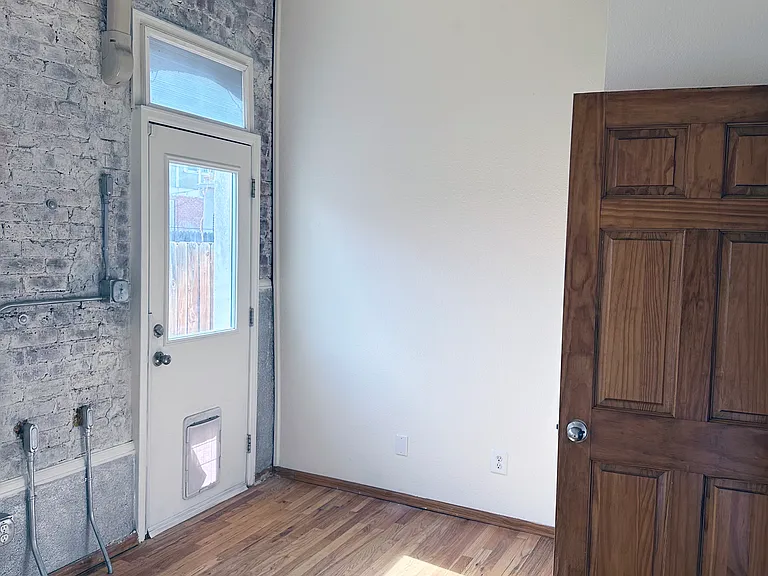 722 W 5th Ave — Photo 10