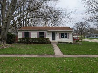 1003 Lakeview Dr, Rochelle, IL 61068