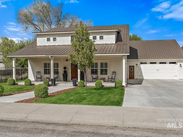 841 NE Sand Pebbles Ln, Mtn Home, ID 83647