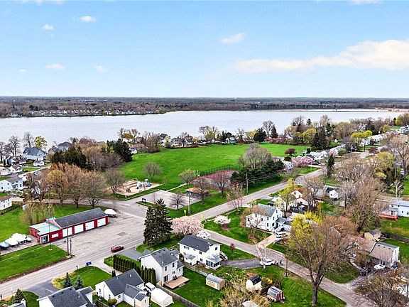5th image of 226 Lowden Point Rd