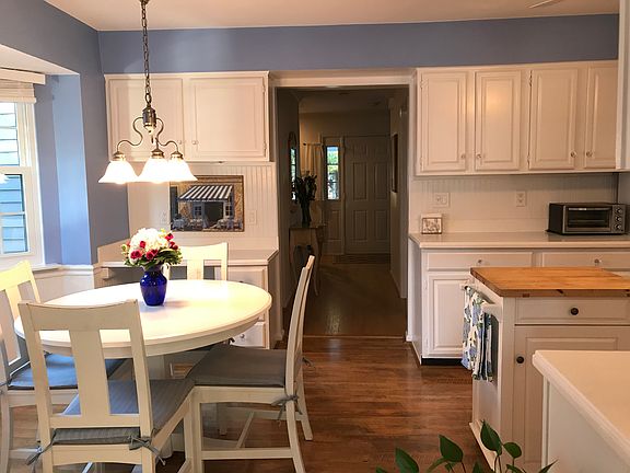 4th image of 255 Baskerville Ct