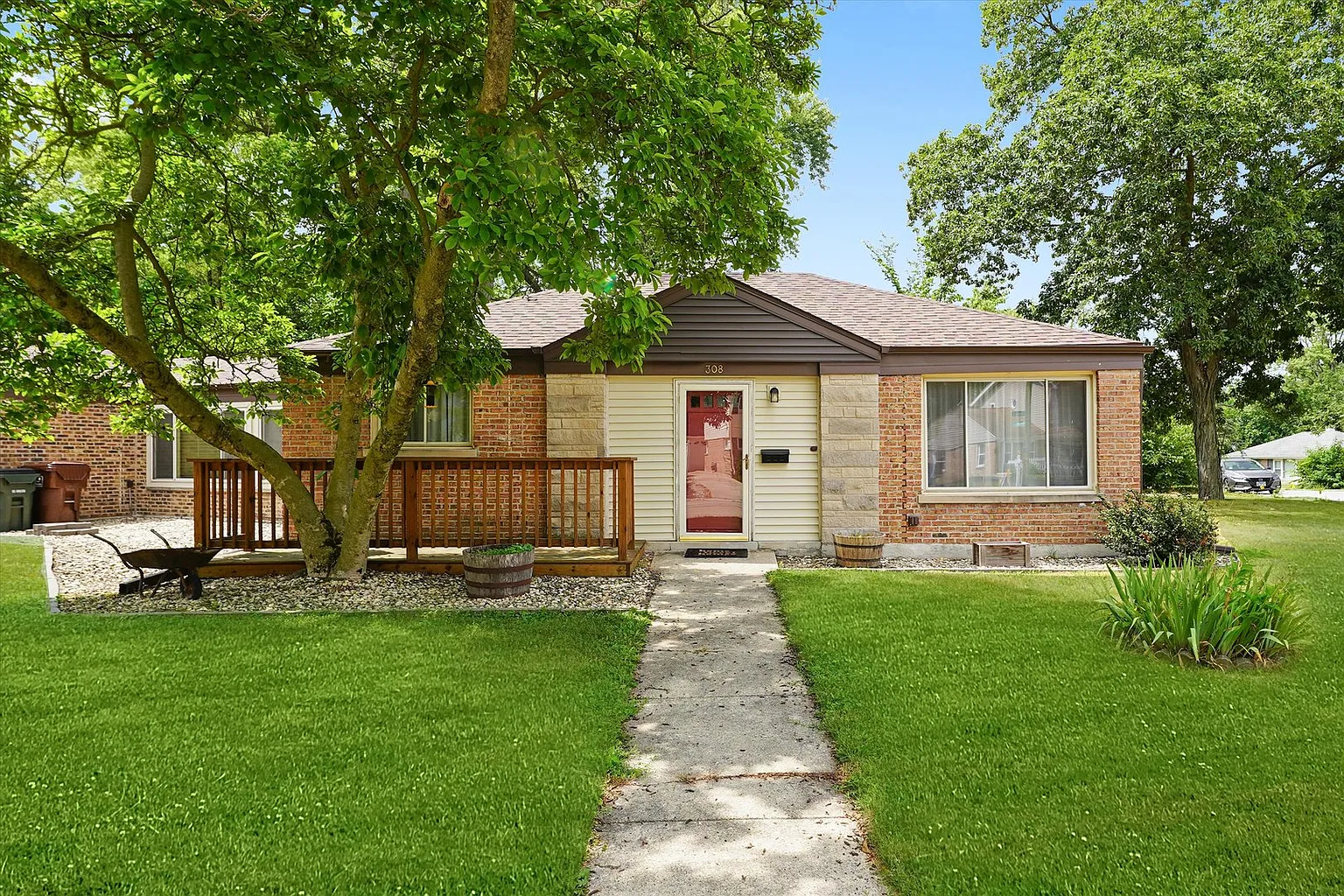 308 Oswego St photo 1