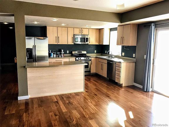 4th image of 2999 Lawrence St #401