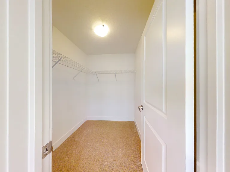 234 Edgevalley Rd #82 — Photo 21