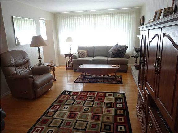 2nd image of 5886 Horseshoe Dr
