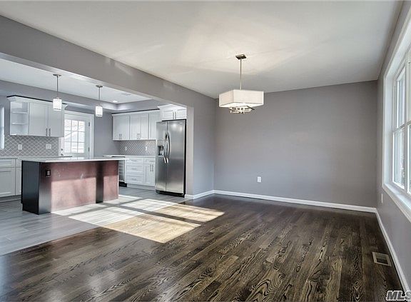 5th image of 2403 Oxford St