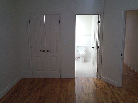 5th image of 207 Meserole Ave