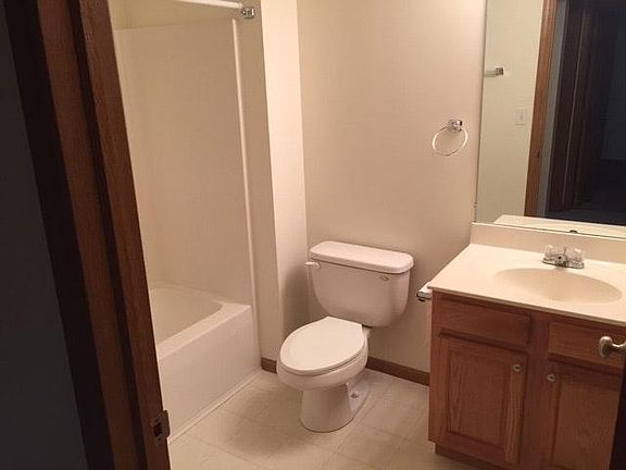 Bath for small and mid bedroom