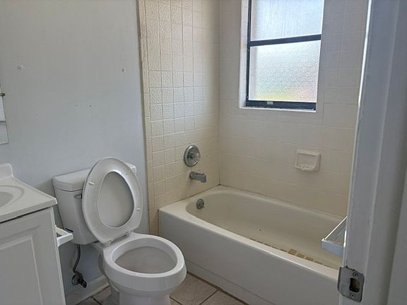 5th image of 1110 SE 9th Ct