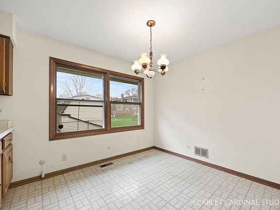 5th image of 1110 S Fernandez Ave