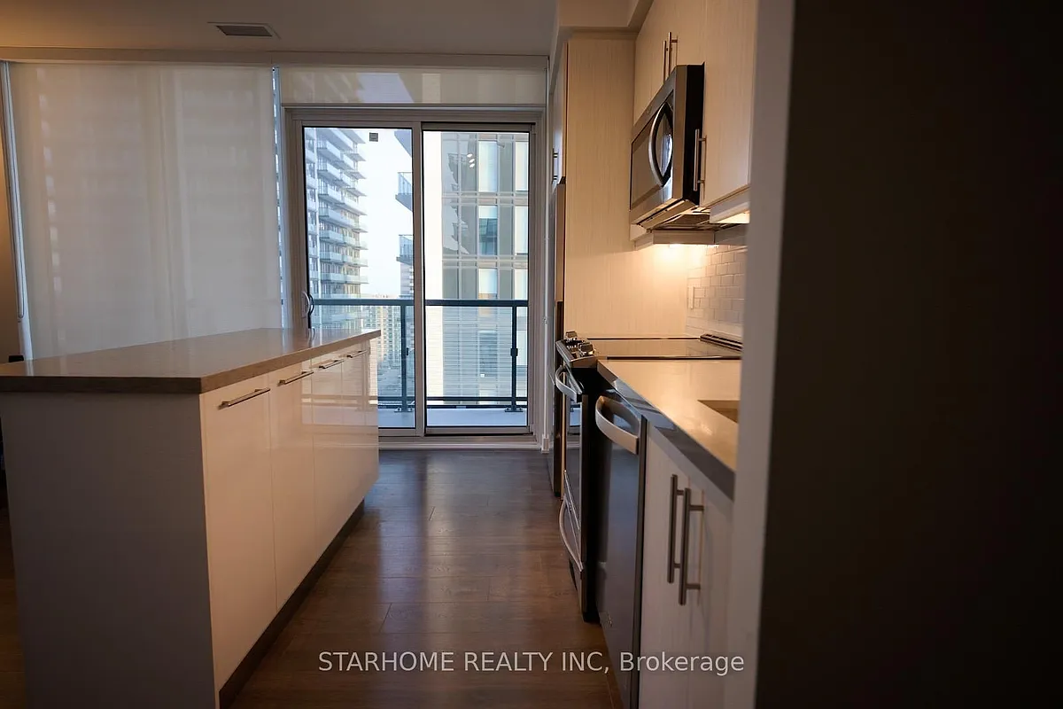 Building Photo - 85 Oneida Cres #1614