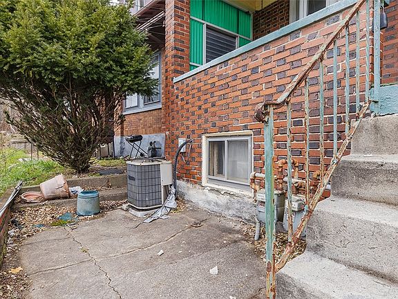 5th image of 1024 Blackadore St