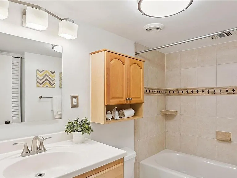 10 Monroe St #302 — Photo 15