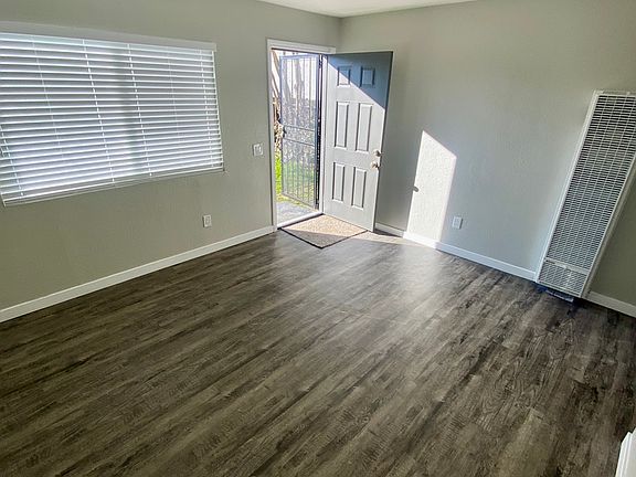 5th image of 3910 Thorn St