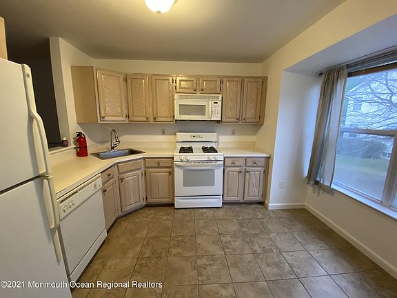 5th image of 19 Heron Ct