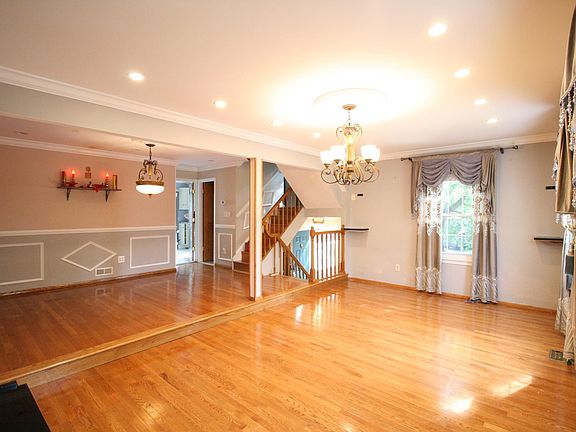 3rd image of 632 Ivy League Ln