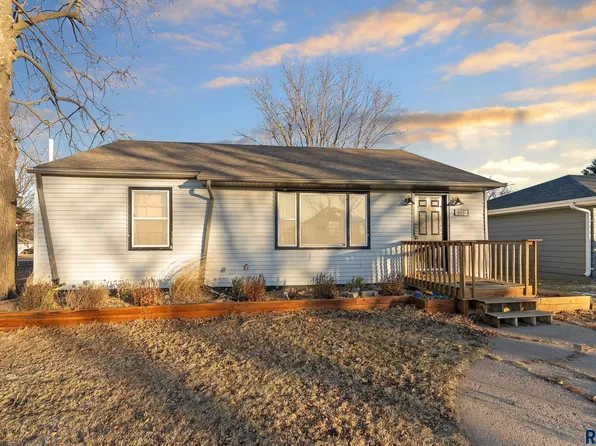 205 S Jefferson St, Humboldt, SD 57035