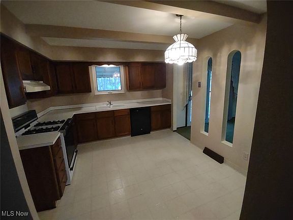 2nd image of 8654 Courtland Dr