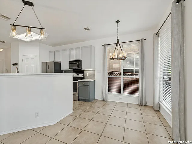3 bed, 2.5 bath, 2058 sqft, $2,400 — Photo 4