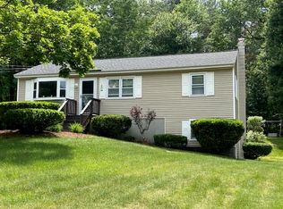 1 Carmel Dr, Londonderry, NH 03053