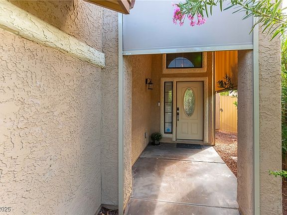 2nd image of 4808 Fiesta Lakes St