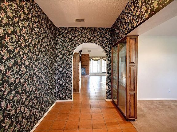 3rd image of 102 Country Club Dr