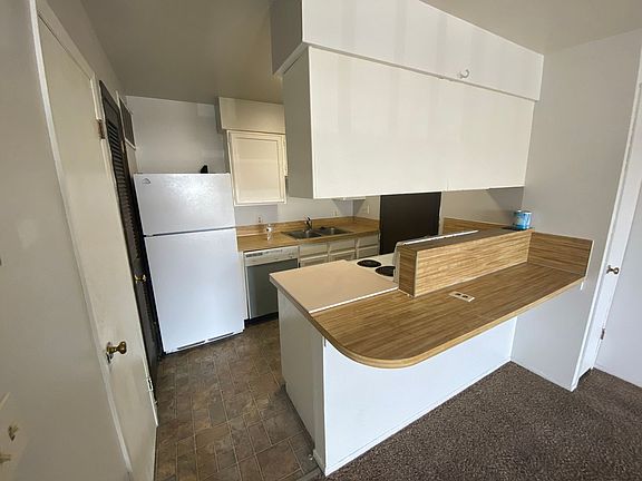 4th image of 553 N Monterey Dr #595