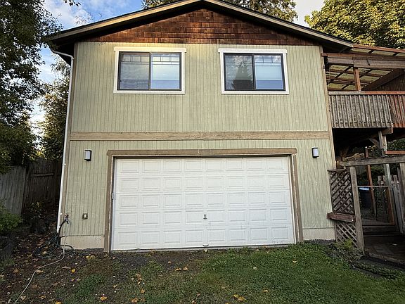 2nd image of 1020 Avenue A Unit B