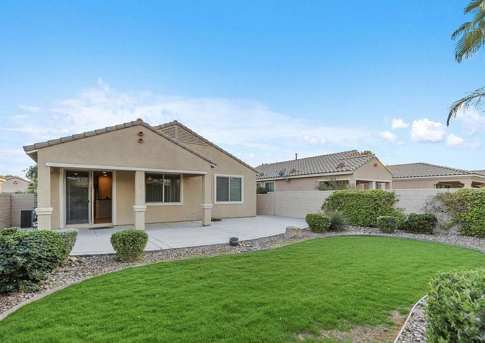 1st image of 81692 Avenida De Baile