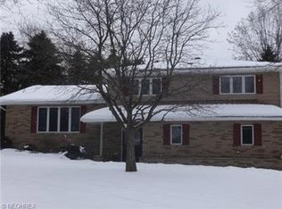 2389 Twin Lakes Dr, Uniontown, OH 44685