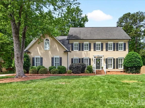 10216 Hollybrook Dr, Charlotte, NC 28277