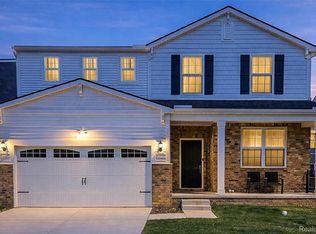 6037 Fieldstone Cir, South Lyon, MI 48178