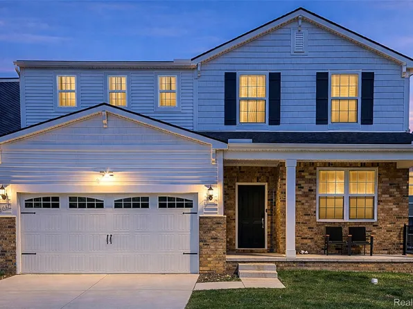 6037 Fieldstone Cir, South Lyon, MI 48178
