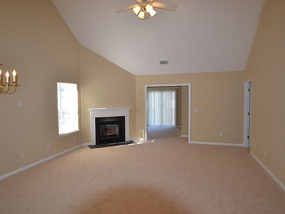 4th image of 827 Coach House Ct
