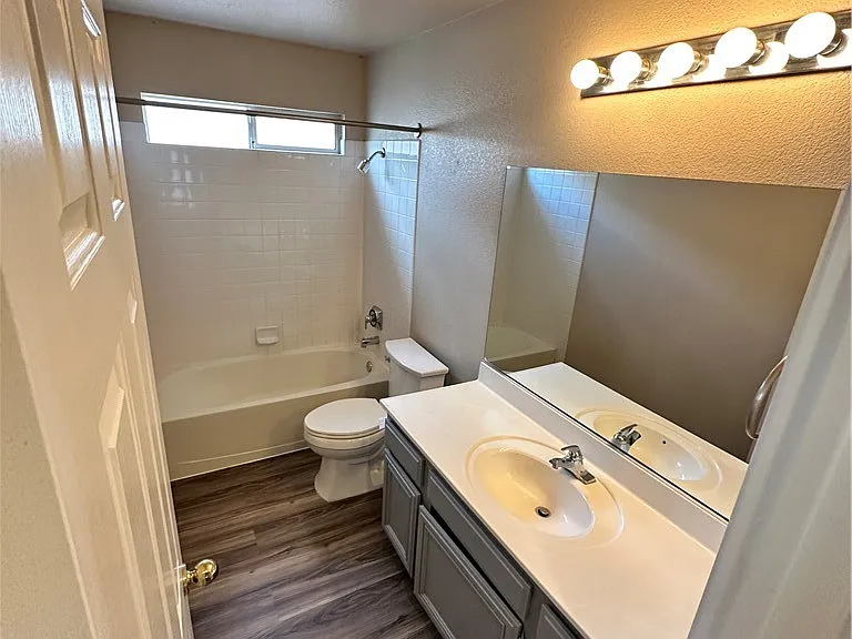 2024 Shining Feather Ln — Photo 26