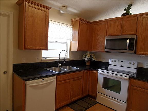 5th image of 276 San Gabriel St