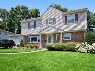 35 Rutledge Rd, Scarsdale, NY 10583