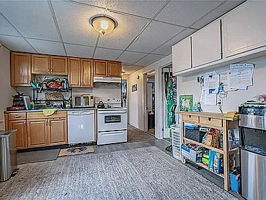 3 bed, 900 sqft, $1,800 — Photo 2