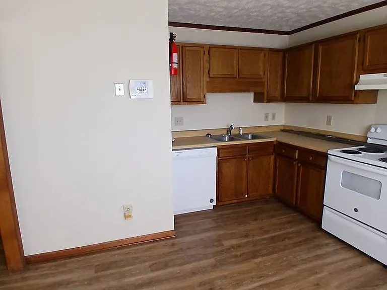5913 Labonte Dr — Photo 7