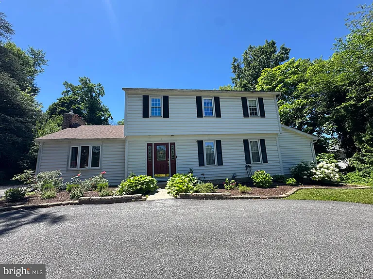 317 W Seminary Ave — Photo 3