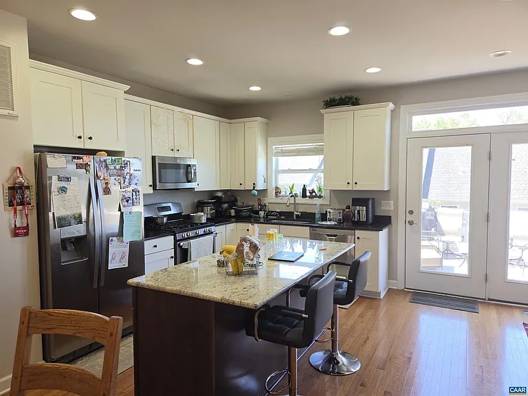 2441 Winthrop Dr — Photo 10