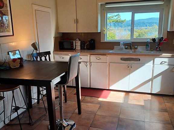 Dine-in kitchen with great views of Coos Bay
